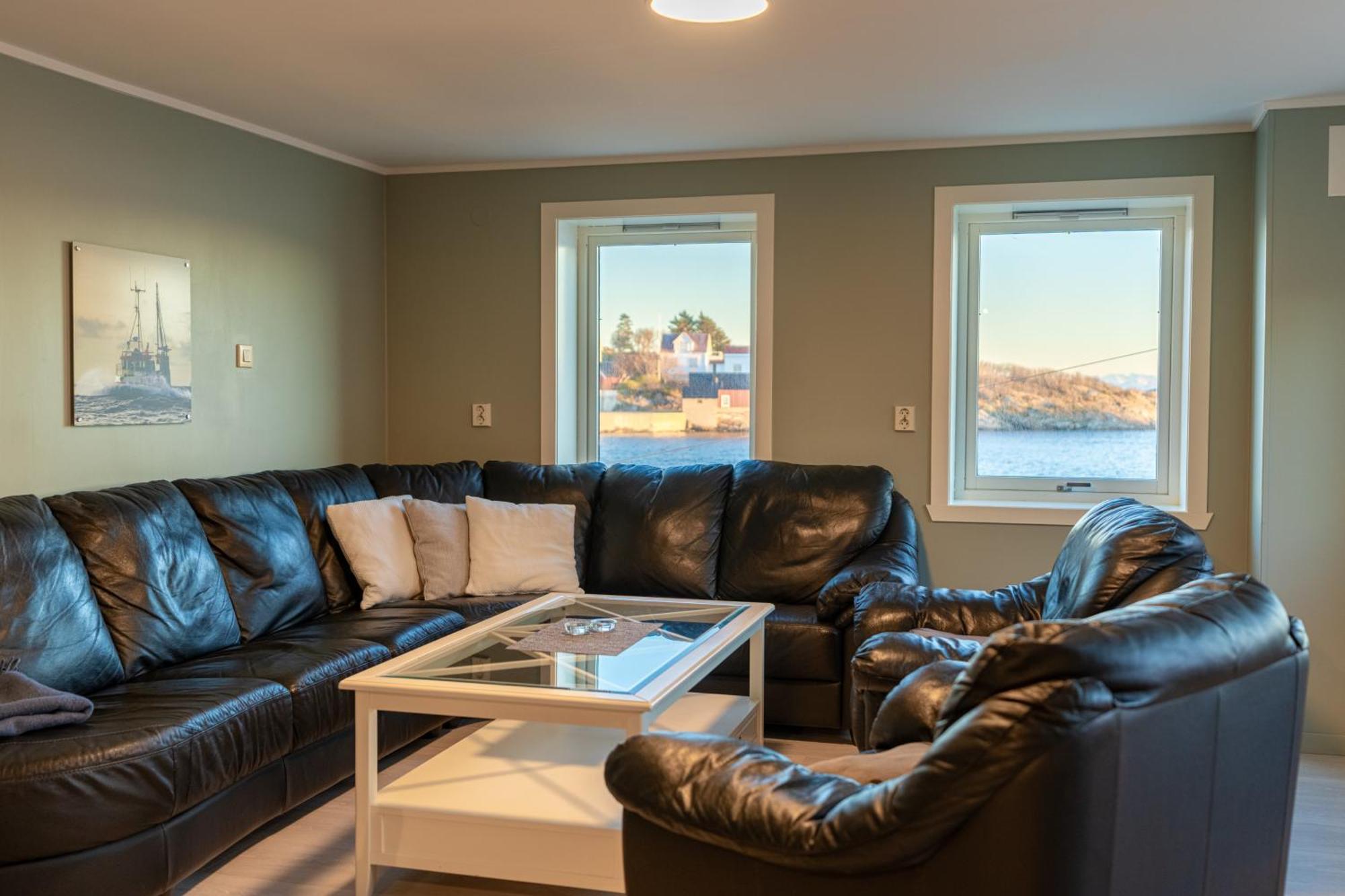 Готель Henningsvaer Rorbuer Екстер'єр фото