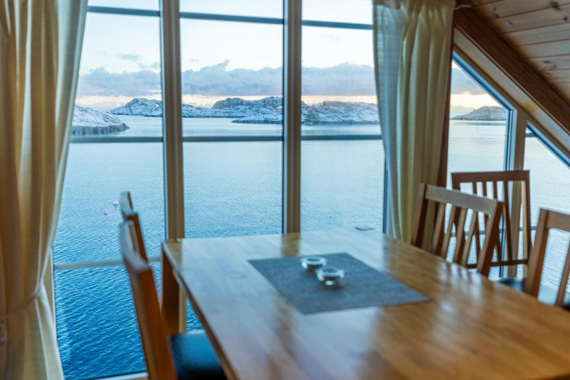 Готель Henningsvaer Rorbuer Екстер'єр фото