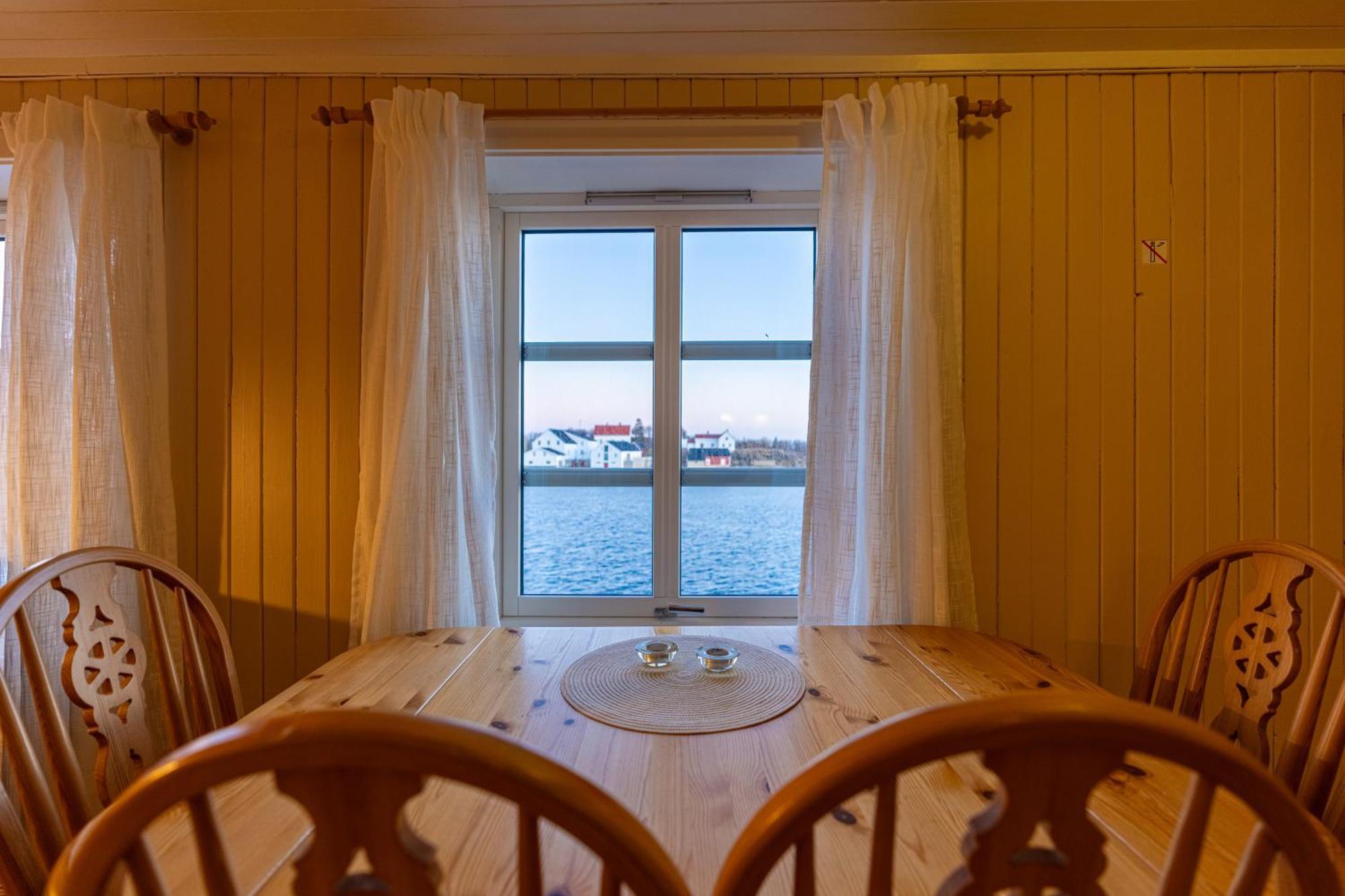 Готель Henningsvaer Rorbuer Екстер'єр фото