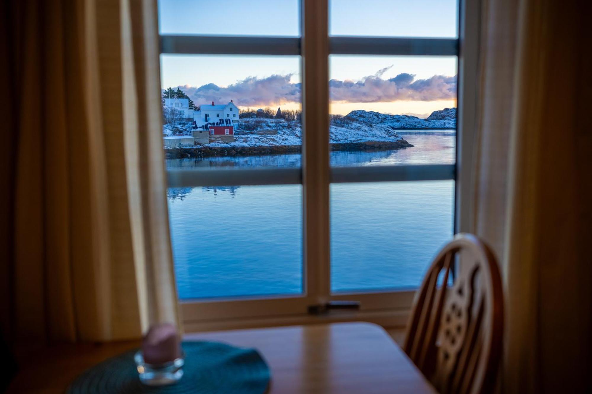 Готель Henningsvaer Rorbuer Екстер'єр фото